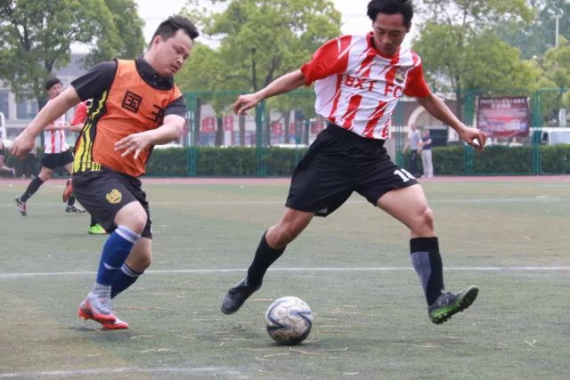 C罗庆祝击败达马克：打进2球全取3分